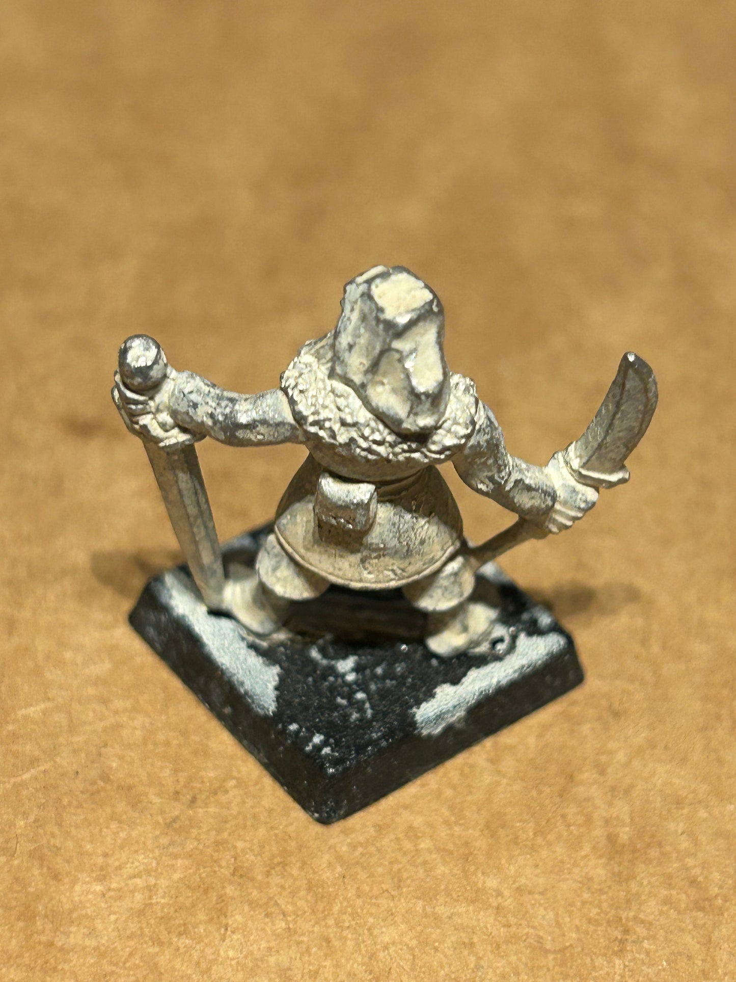 Wood Elf Marauder MM80/1 05 with sword and dagger