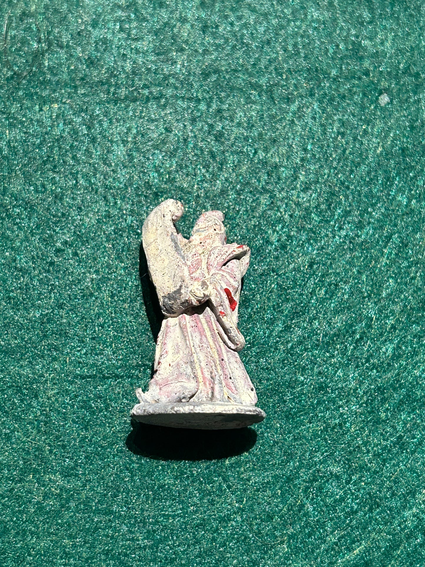 Warhammer fantasy c02 wizard with scroll (very heavy paint and needs stripping)