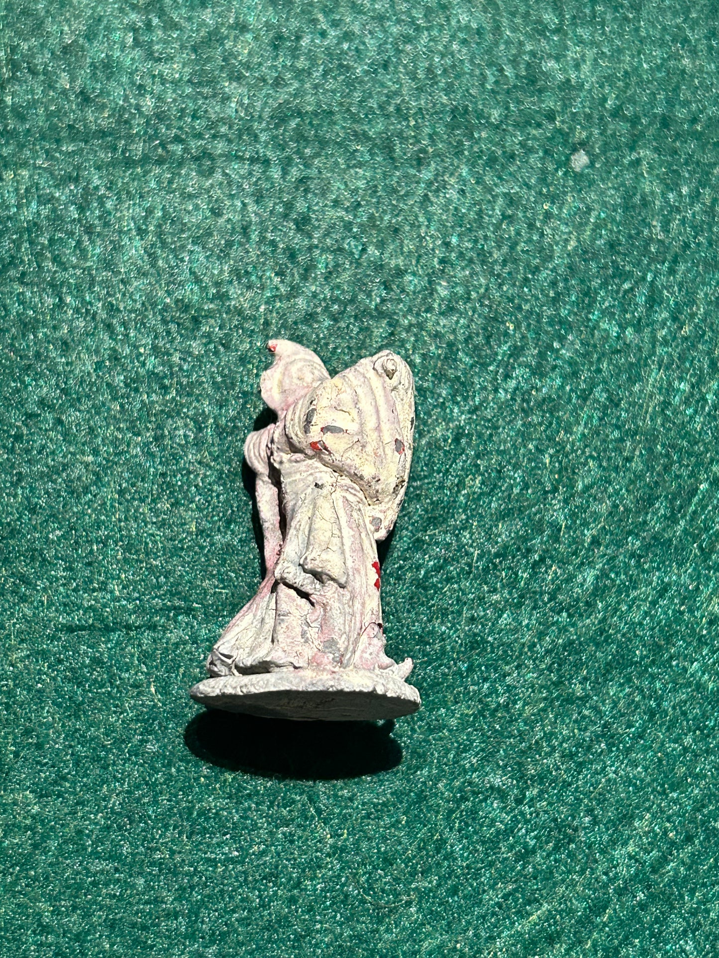Warhammer fantasy c02 wizard with scroll (very heavy paint and needs stripping)