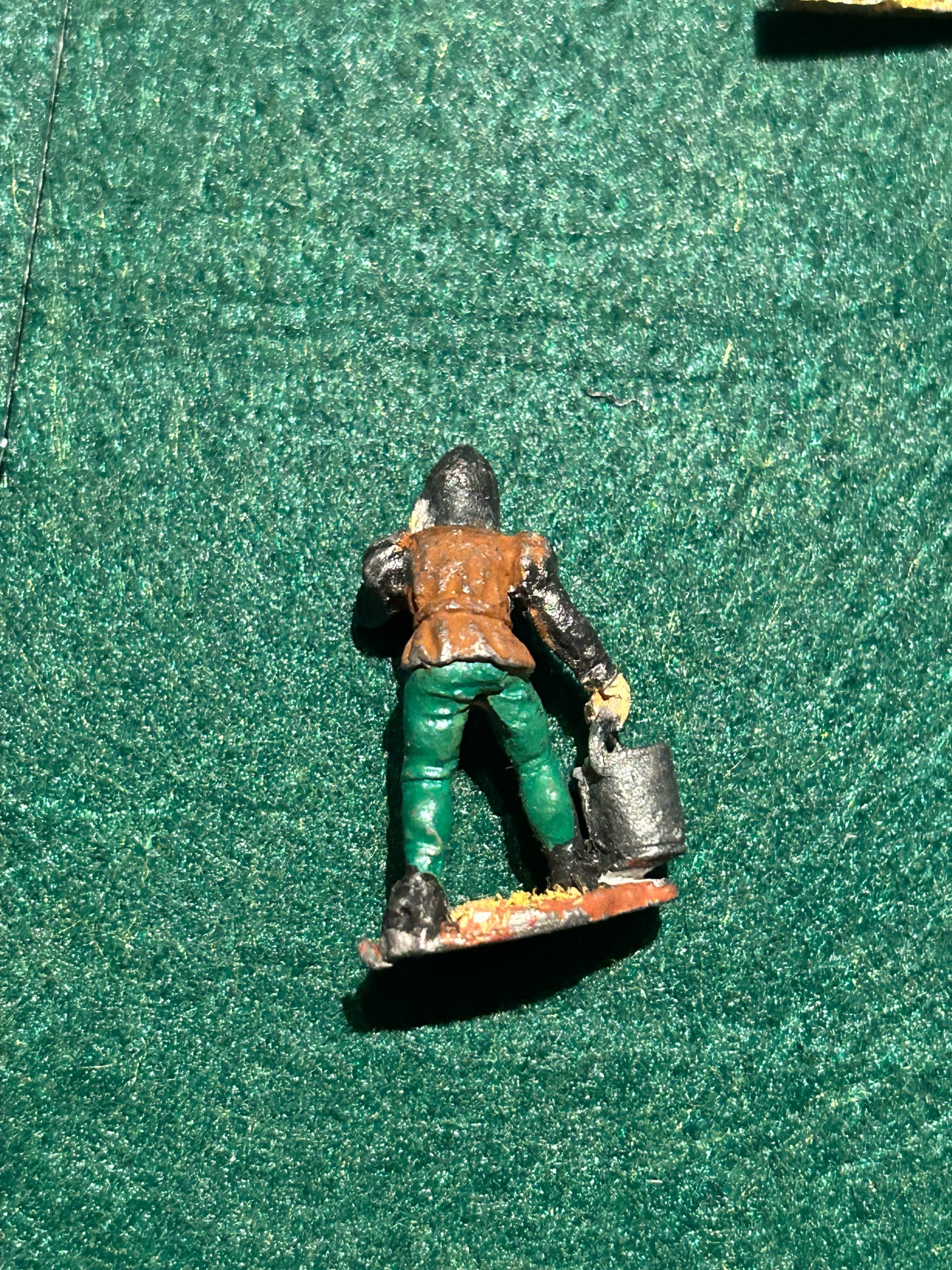 Warhammer fantasy bretonnian cannon crew (not sure if it’s a citadel preslotta or not)