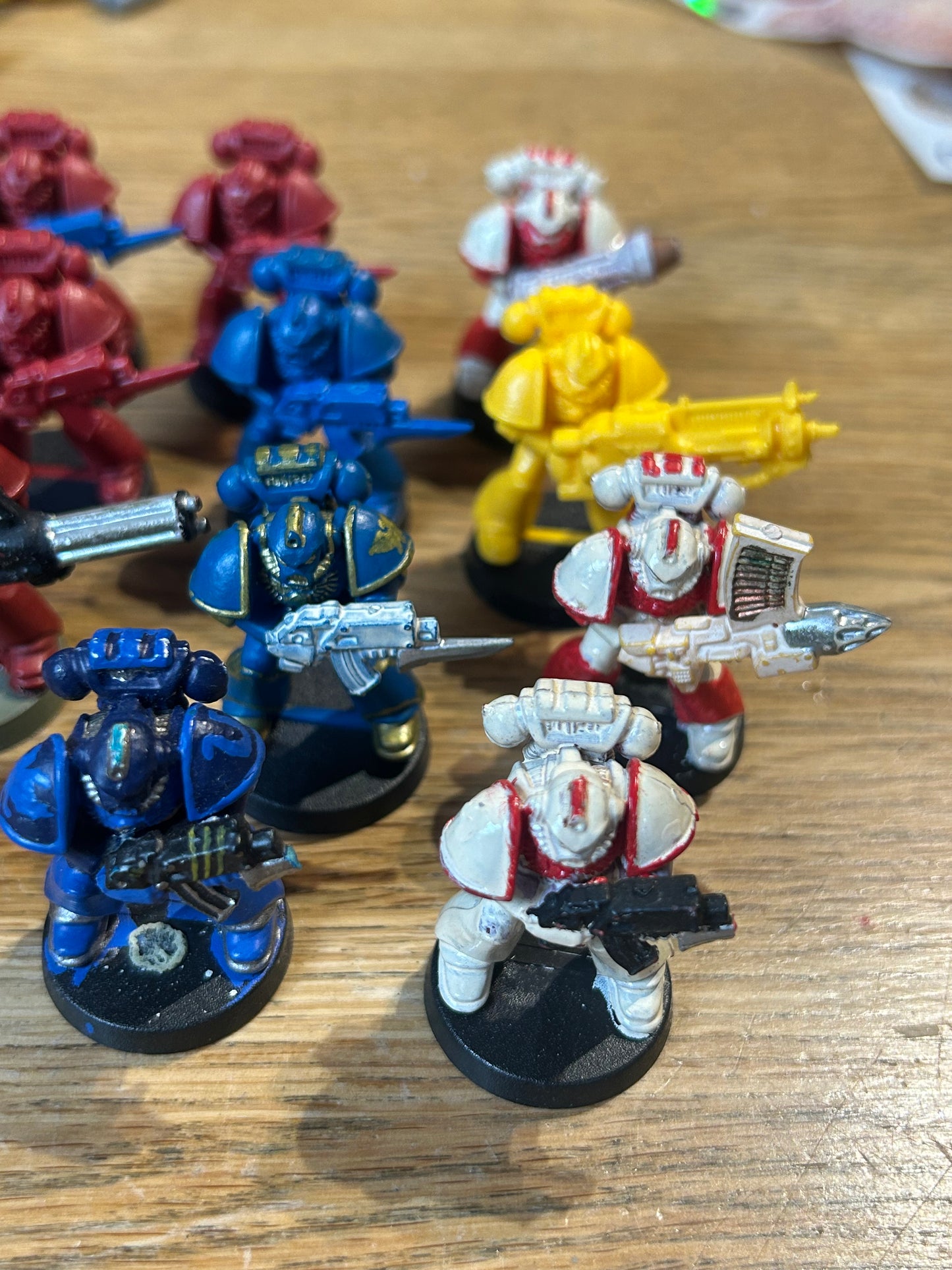 Warhammer 40k space crusade 15 space marines with mixed weapons (two have broken bayonets)