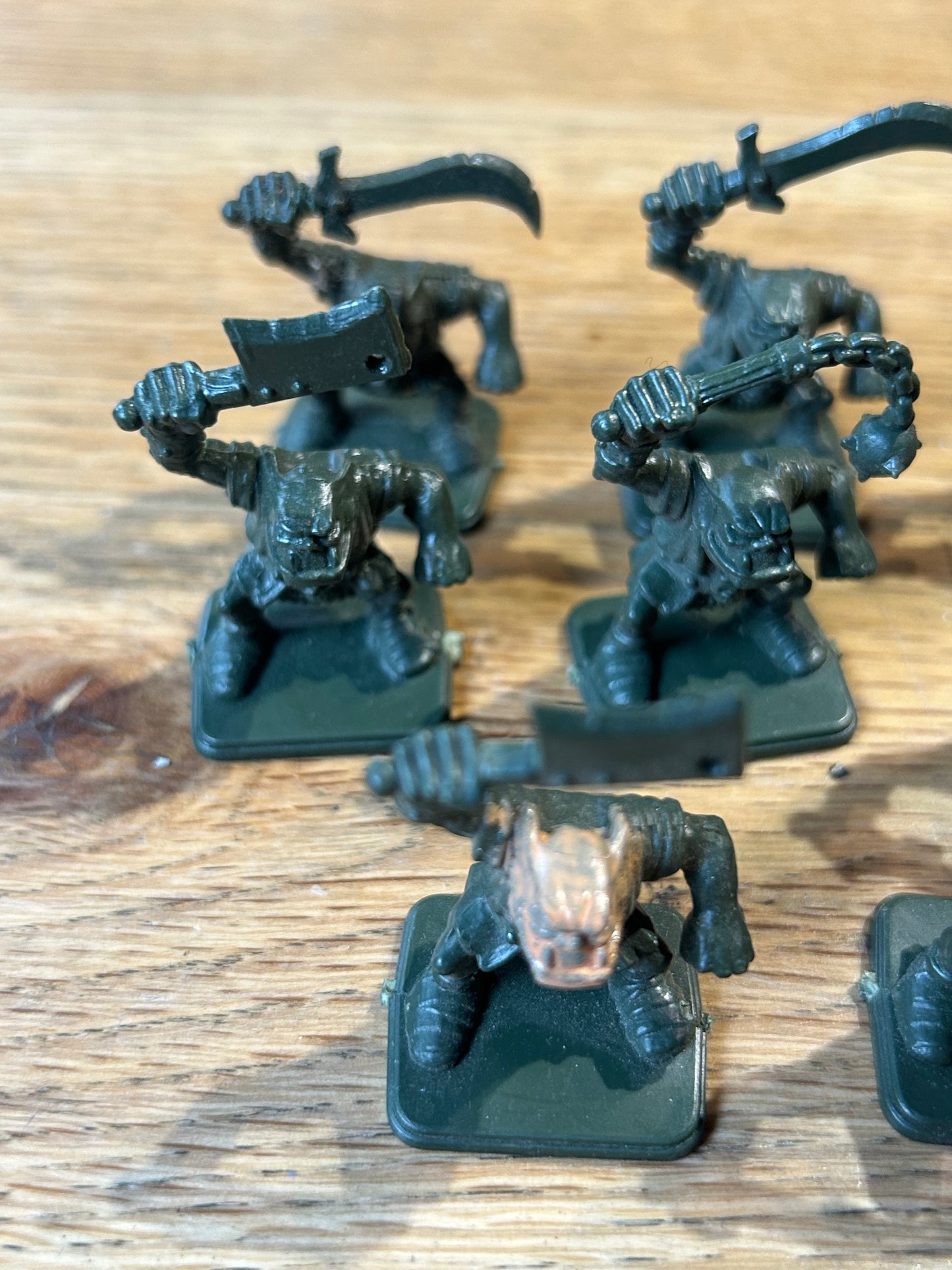 Warhammer fantasy heroquest unpainted orcs x8 (mixed weapons)