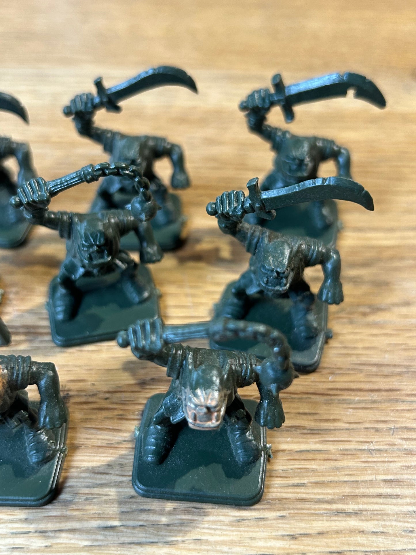 Warhammer fantasy heroquest unpainted orcs x8 (mixed weapons)