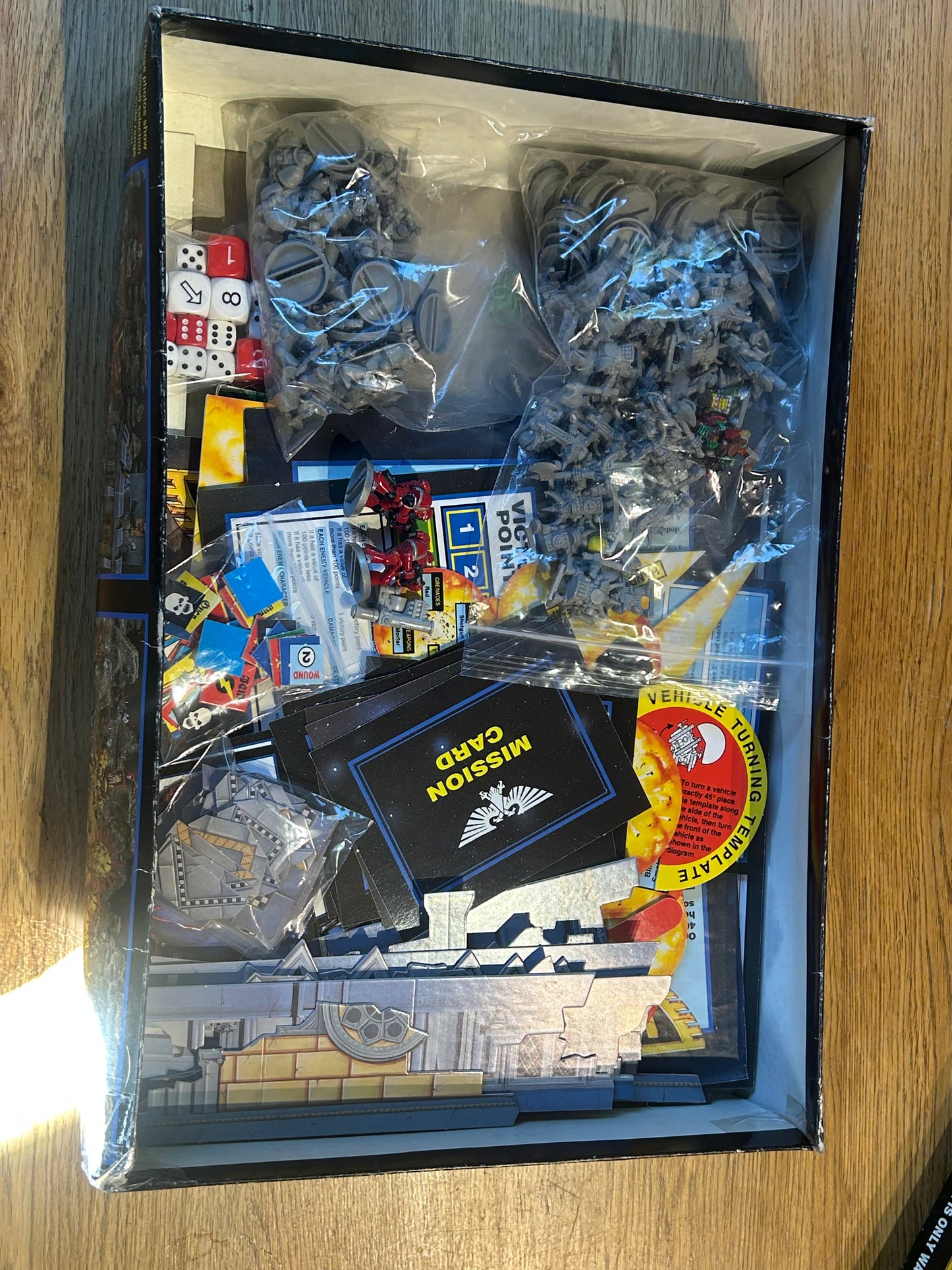 Warhammer 40k second edition box set 99% complete (missing one ruined building and 1 goff arm)