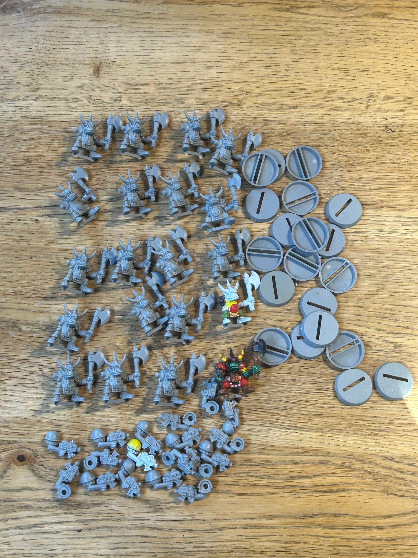 Warhammer 40k second edition box set 99% complete (missing one ruined building and 1 goff arm)