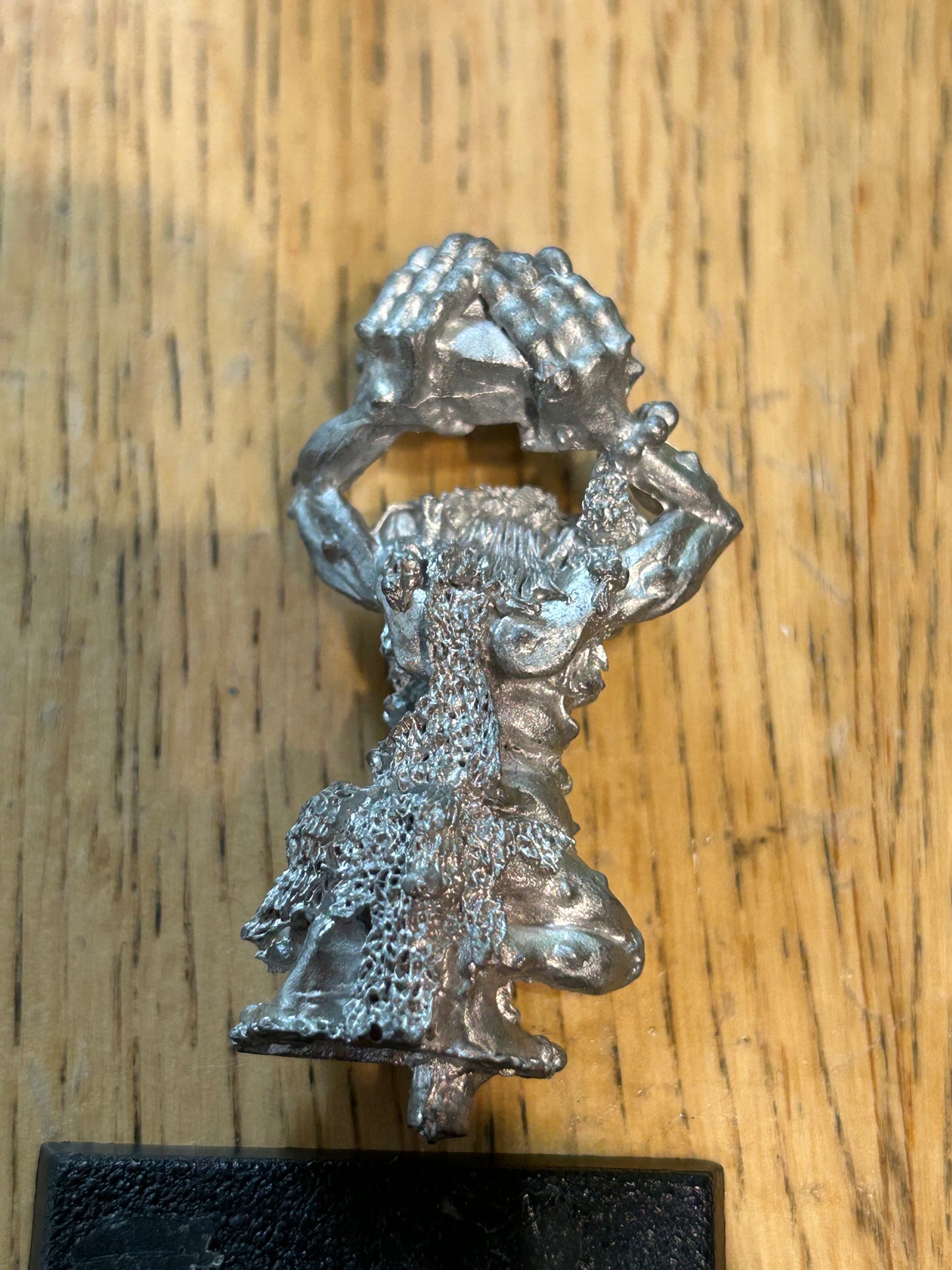Citadel C20 Cave Troll with Stone - Metal