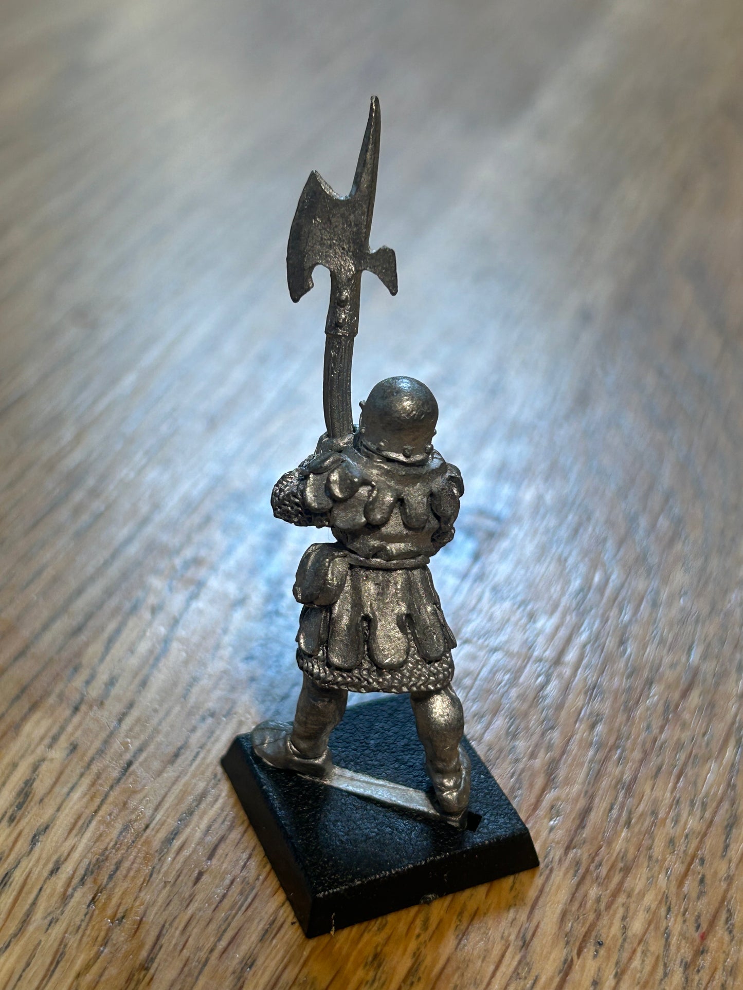 Bretonnian man at arms halberdier metal warhammer fantasy
