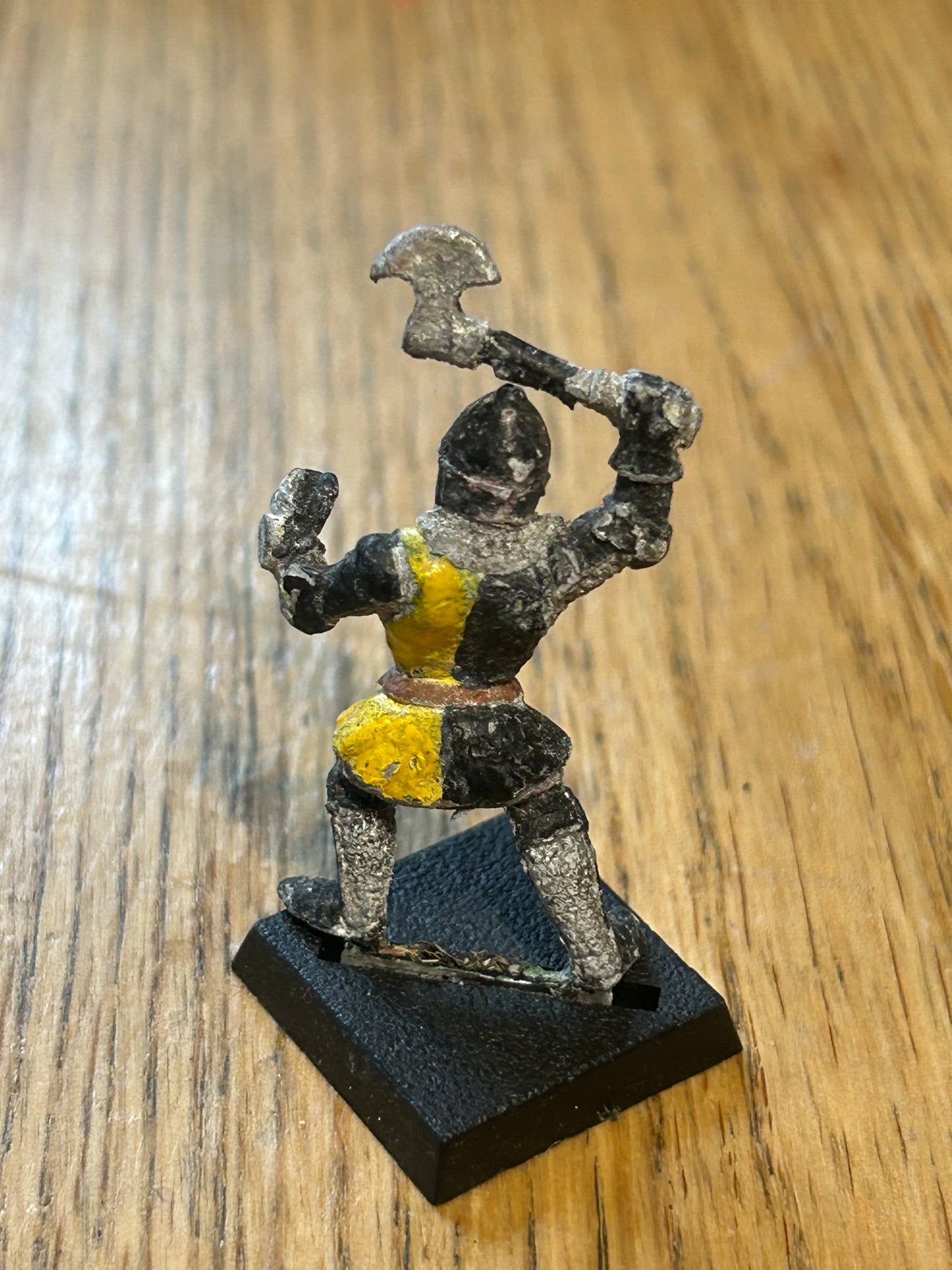 Warhammer fantasy bretonnian foot knight 4154 axe and great helm