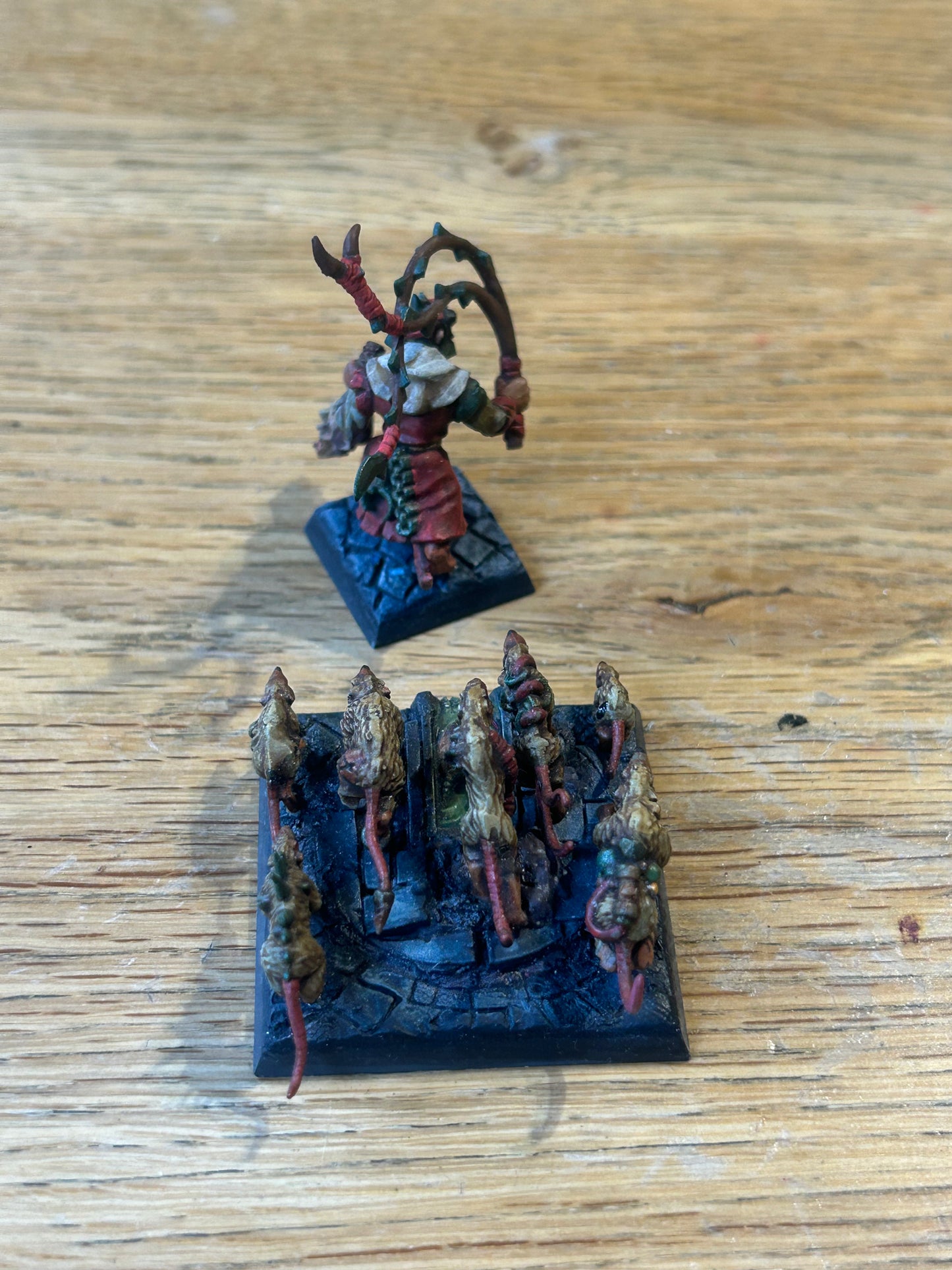Skaven packmaster and giant rat swarm base unit warhammer fantasy old world