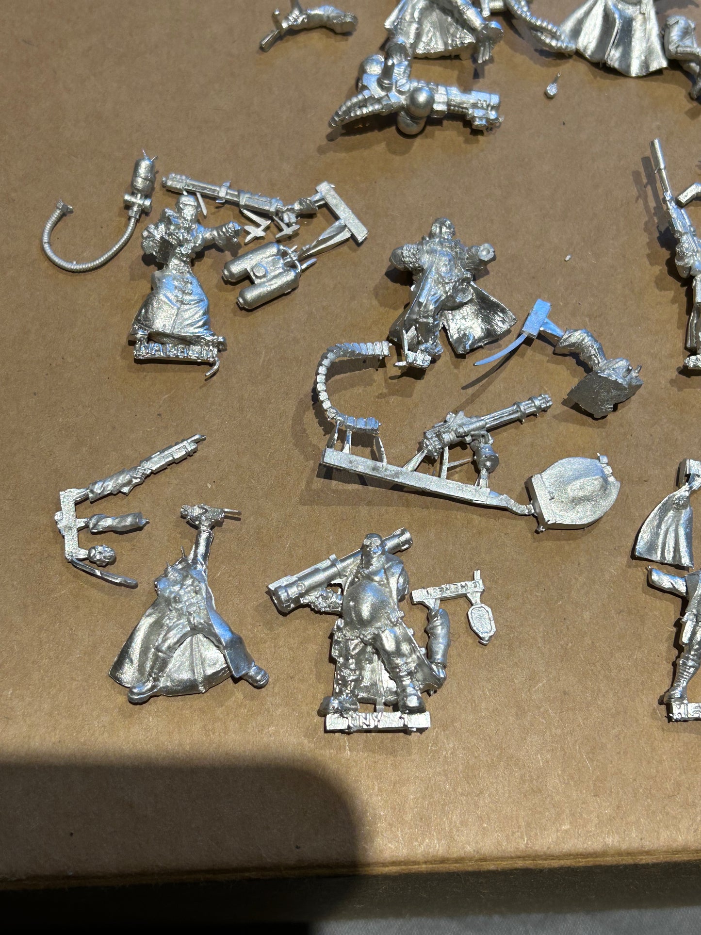 Necromunda proxy delaque gang heresy miniature trench coat gang 24 gang members with a wide variety of poses and weaponry