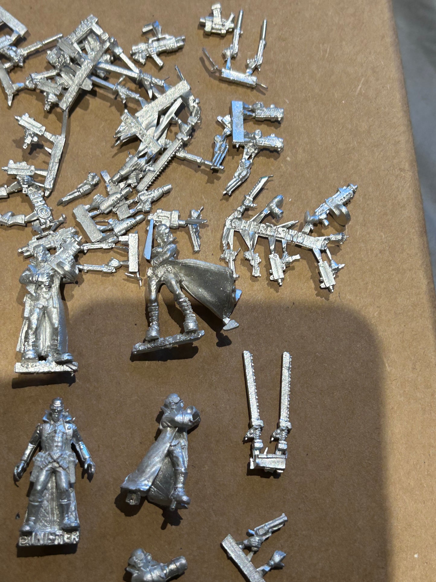 Necromunda proxy delaque gang heresy miniature trench coat gang 24 gang members with a wide variety of poses and weaponry