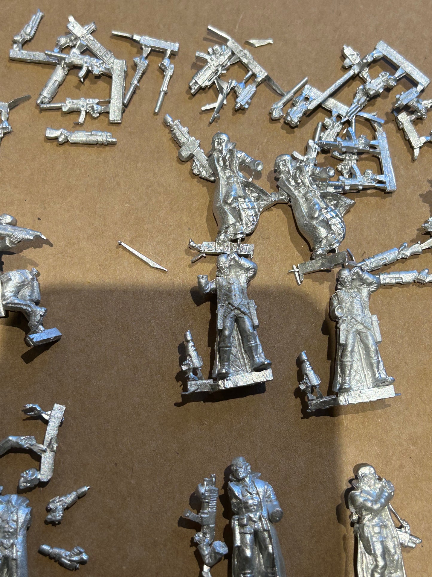 Necromunda proxy delaque gang heresy miniature trench coat gang 24 gang members with a wide variety of poses and weaponry