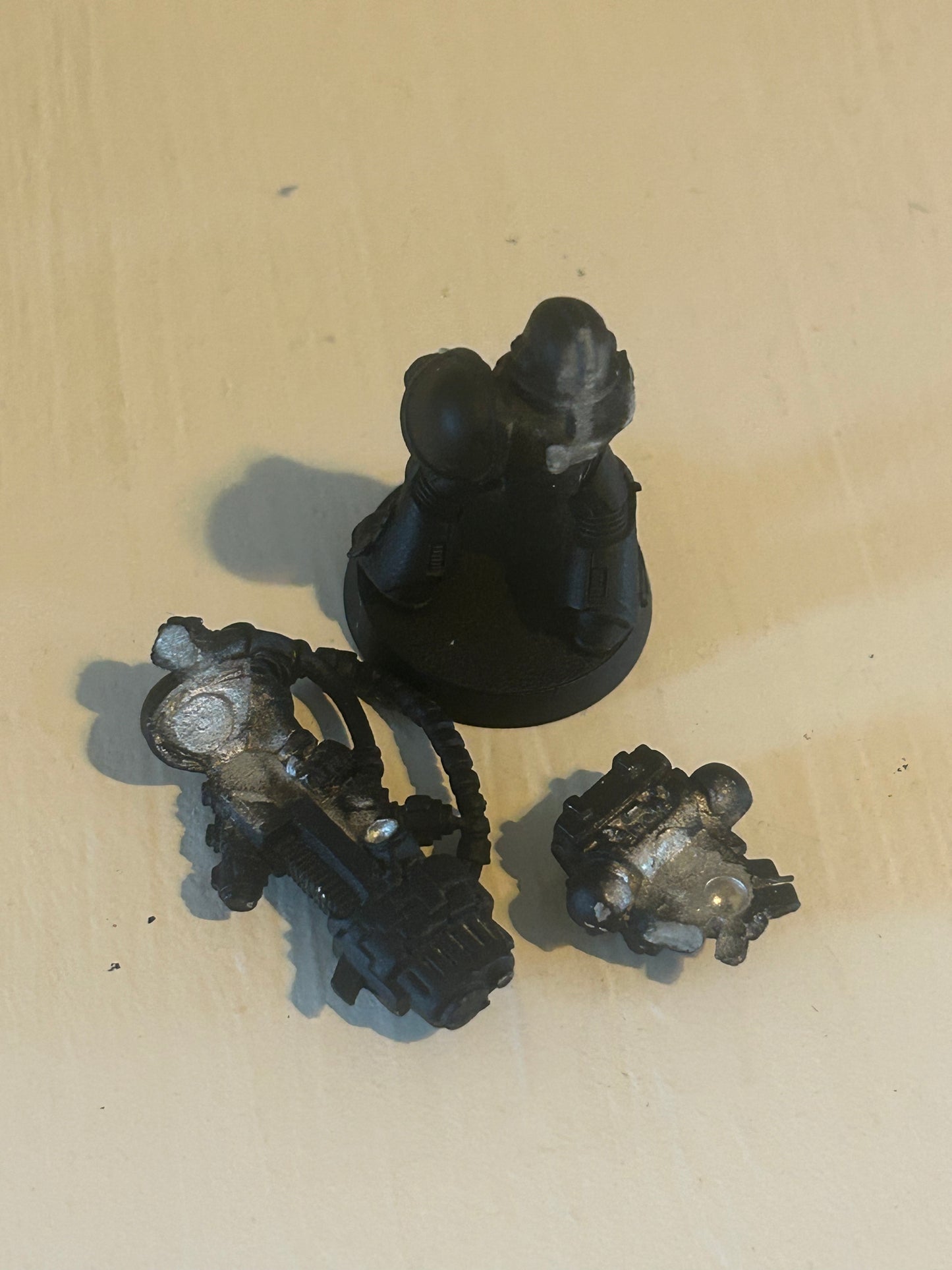 Warhammer 40k space marine devastator with heavy plasma (marine is plastic, backpack and gun are metal)