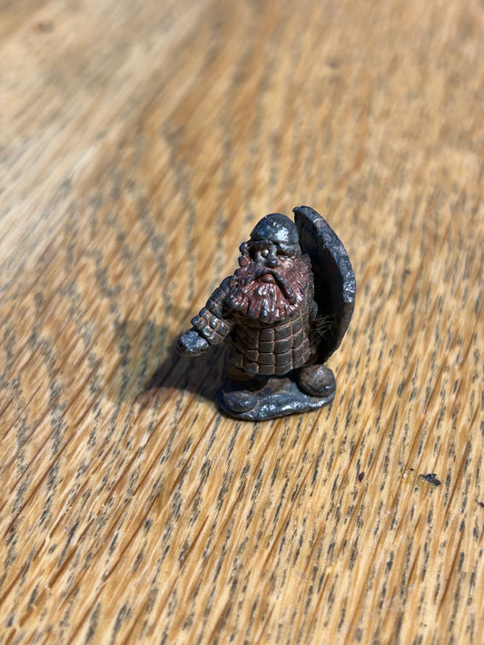 Citadel diorama series ds1 gunner (missing his lighting fuse stick thing)  dwarf warhammer fantasy