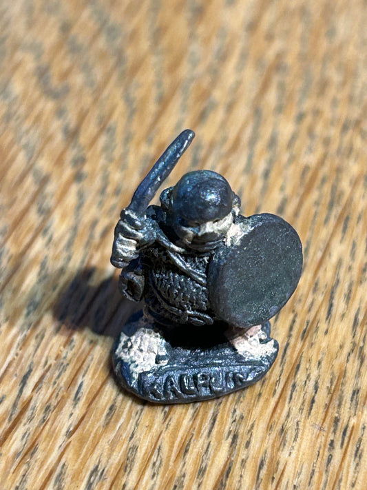 Citadel Miniatures C11 Halflings w/ Sword & Shield Big Waist Pre-Slotta warhammer fantasy