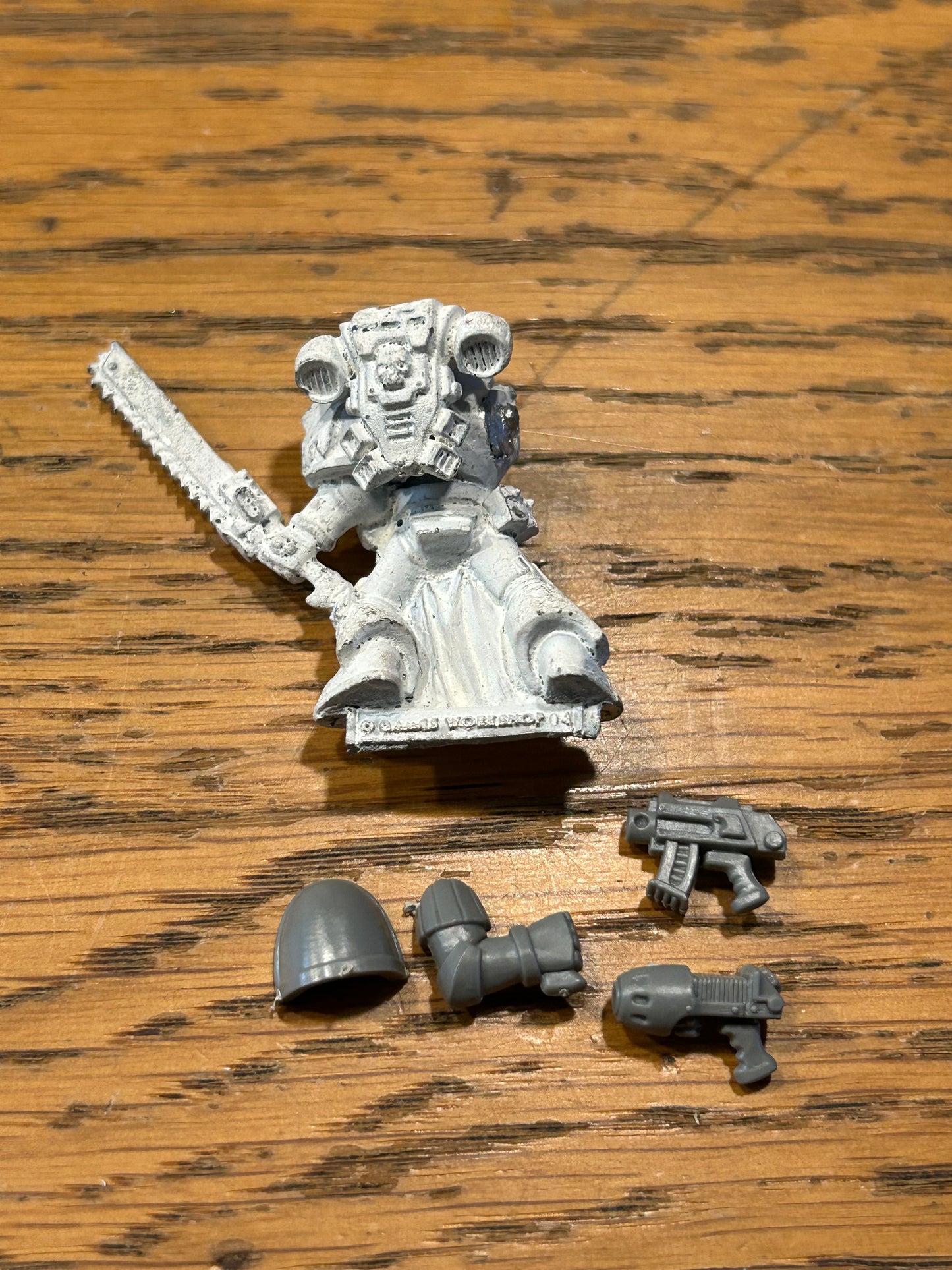 Warhammer 40K: Space Marines- Veteran W/ Chainsword