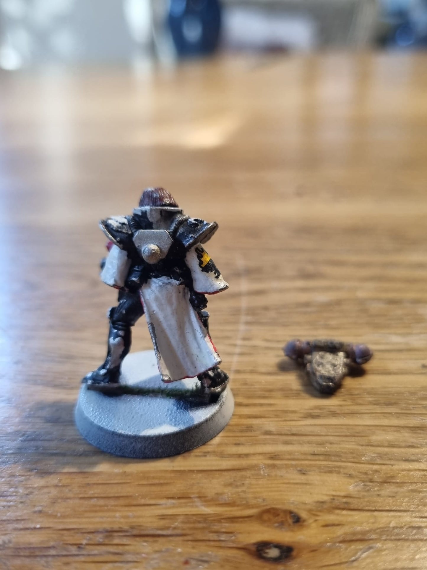 Warhammer 40k sisters of battle sister with bolt gun
