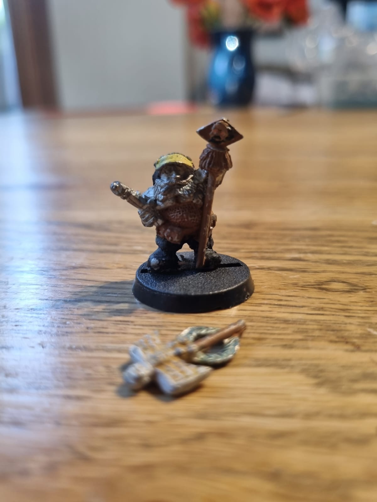 Rogue Trader Squat Hughes Phalanx Standard Bearer 071010/22B 4201-11 (tip of standard needs gluing or fixing back on)