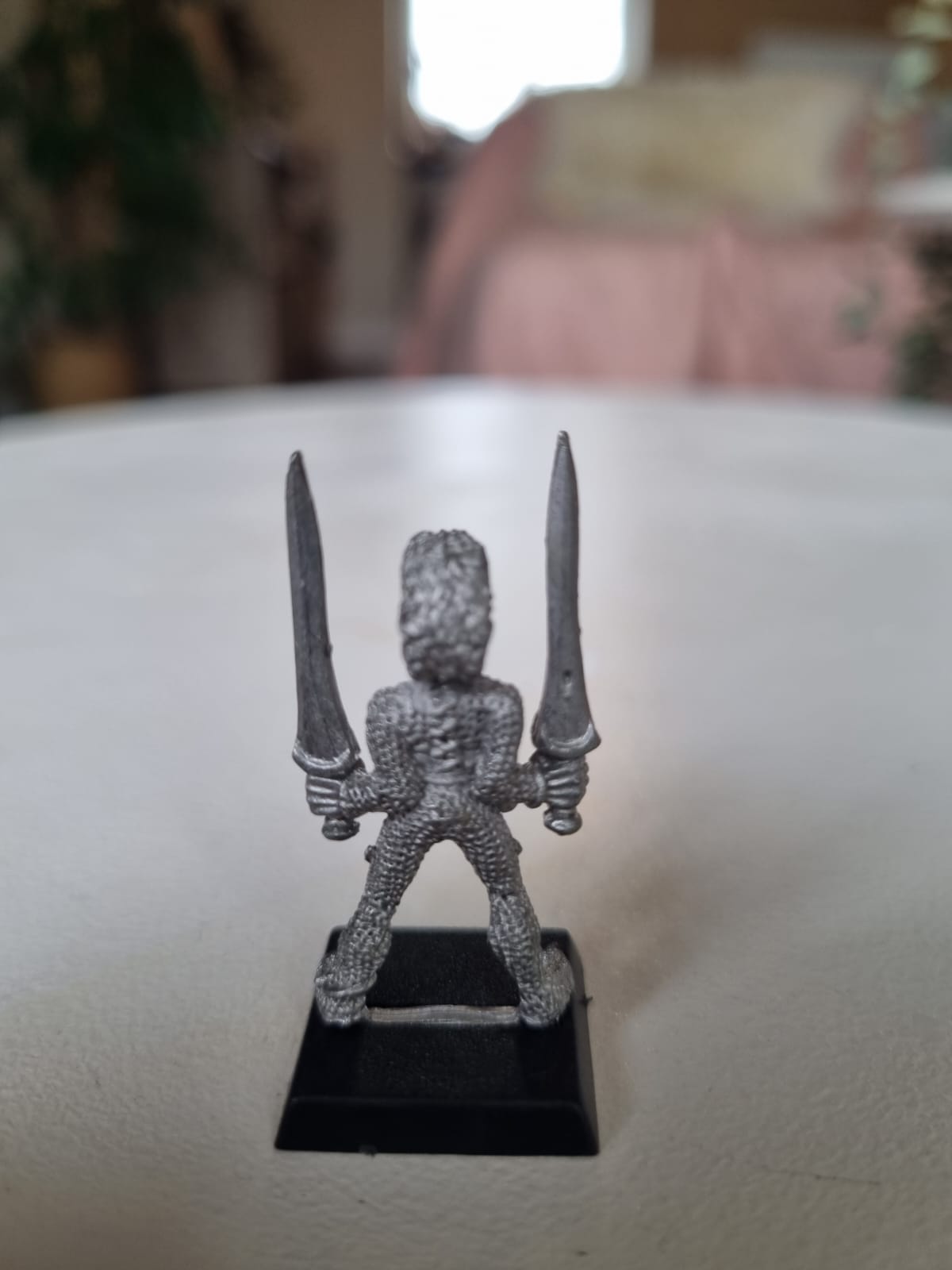 Warhammer Fantasy old world wood elf wardancer with two swords Gartan