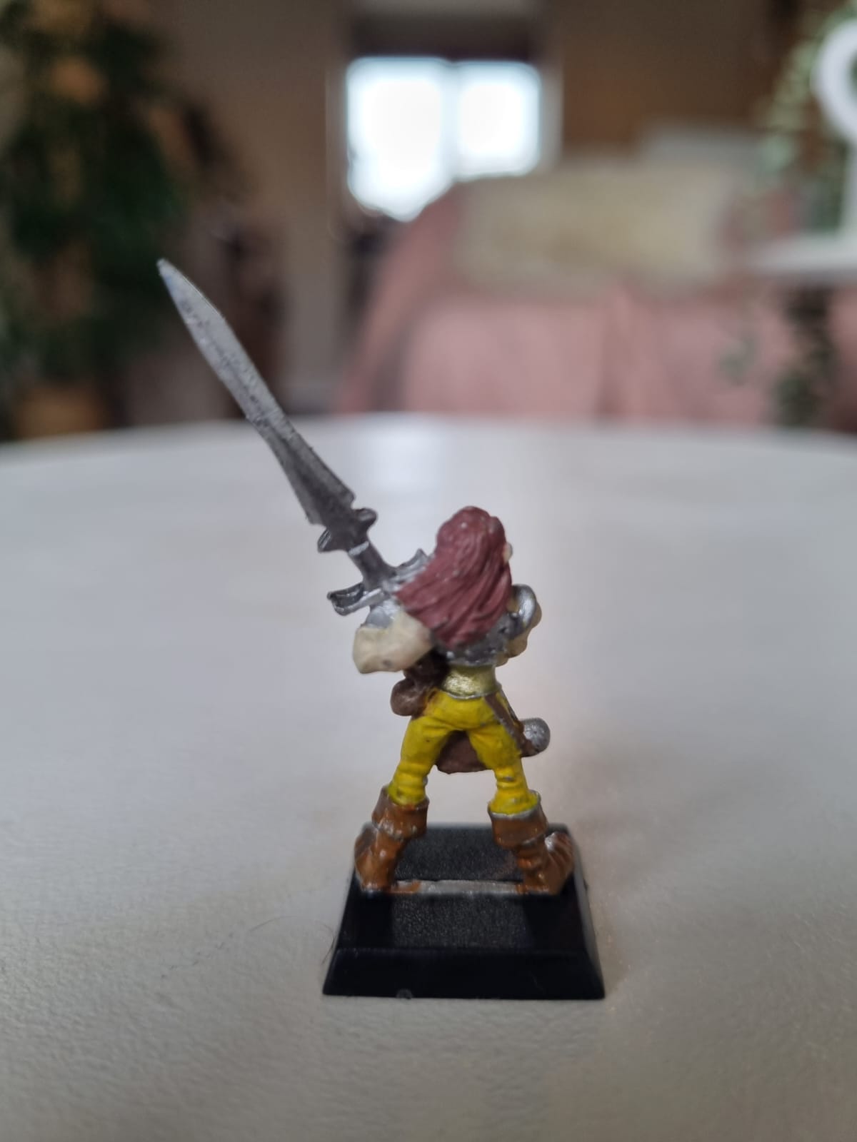 Warhammer Fantasy old world wood elf wardancer with double handed sword Kaer