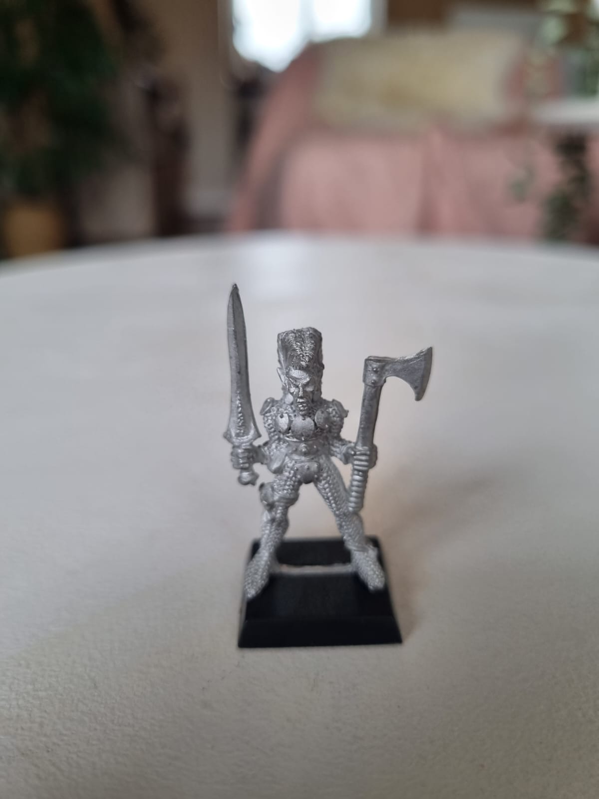Warhammer Fantasy old world wood elf wardancer with sword and axe Yaloor