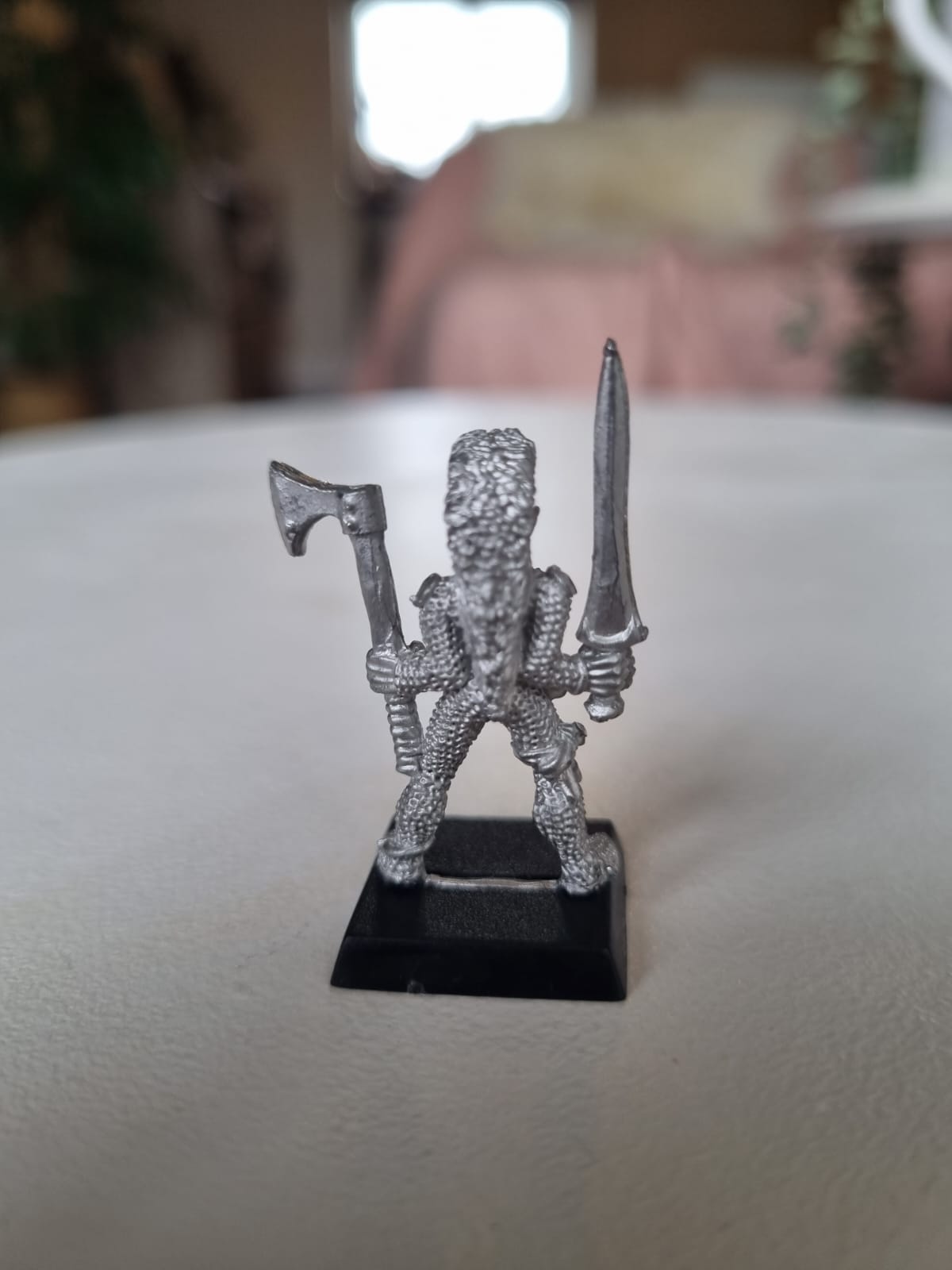 Warhammer Fantasy old world wood elf wardancer with sword and axe Yaloor
