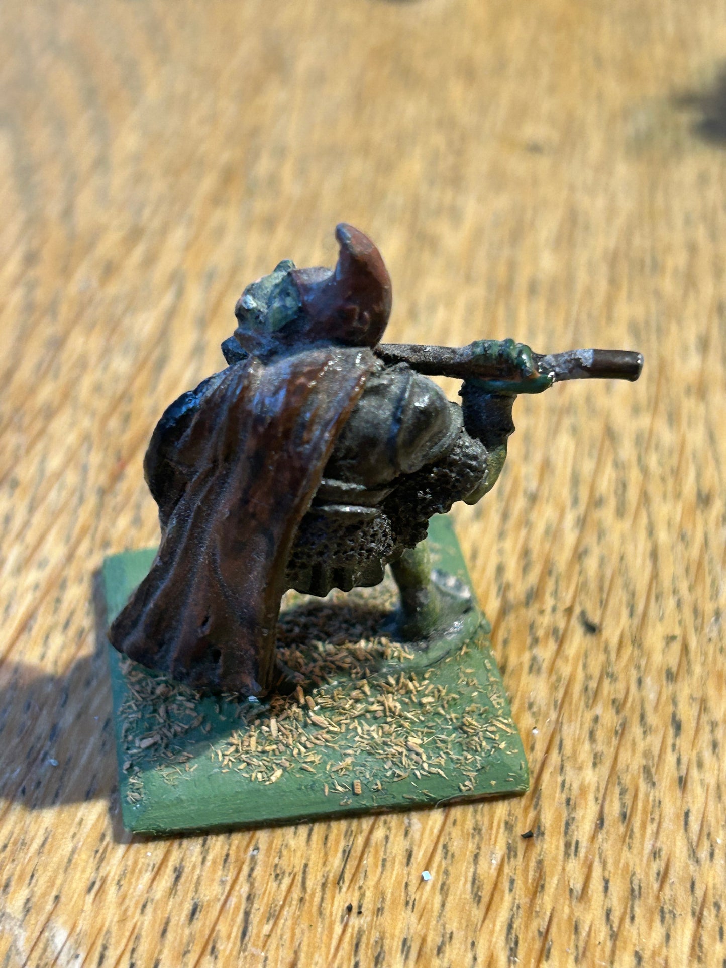Citadel/Games Workshop pre slotta Moonfaced orc with spear and shield (C15 - 1C)