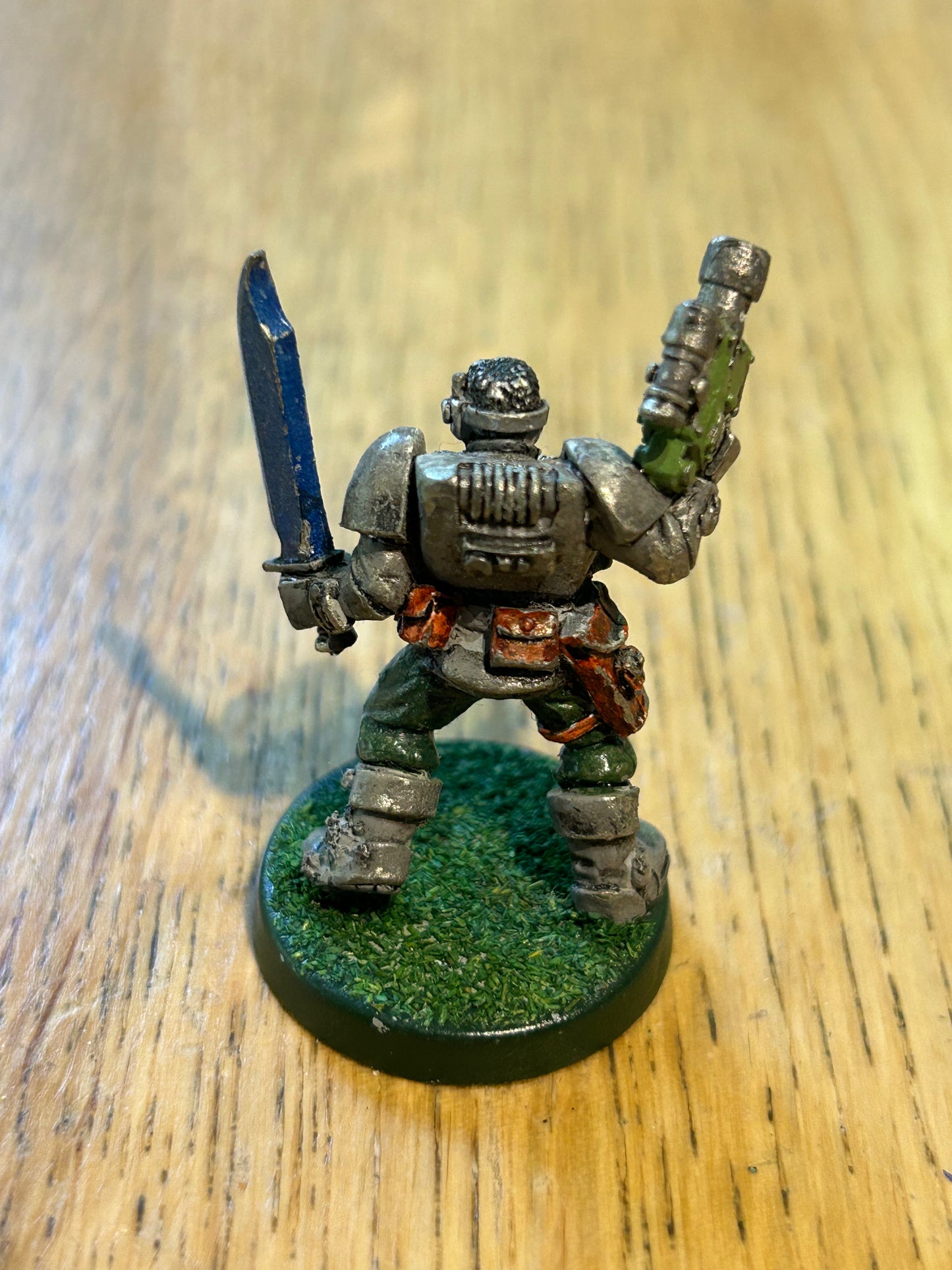 Scout - bolt pistol & sword - Space Marine - Metal -