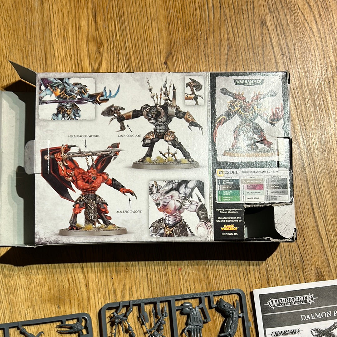 Warhammer 40k Daemon Prince Warhammer fantasy Brand New in opened Box (box has a little square cut out)