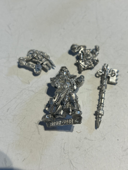 Warhammer 40k tech-priest engin-seer adeptus mechanicus metal