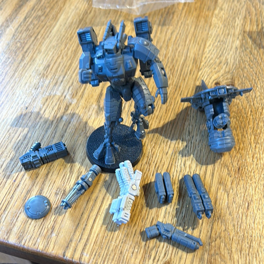Warhammer 40k Tau commander in XV8 crisis suit magnetised weapons and weapon points