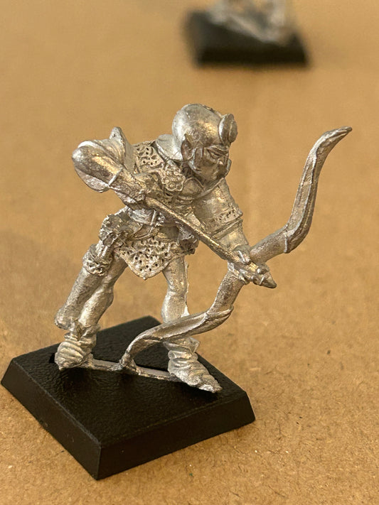 Citadel Warhammer classic 80s LOTR ME32 Noldor Deep Elf Archer Lord of the rings or high elves (2 available)