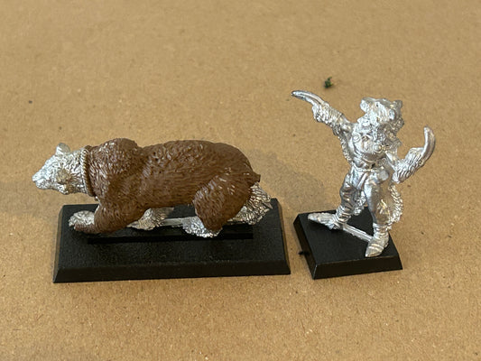 Citadel Miniatures Elven Animal Keeper (ELF5) - Ursus Bear Keeper and Bear
