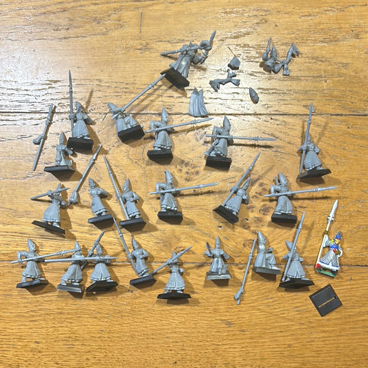 Warhammer fantasy Old world 22 high elf spearmen (21 of the multipart kit plus 1 of the older ones, and an extra musician body without legs)