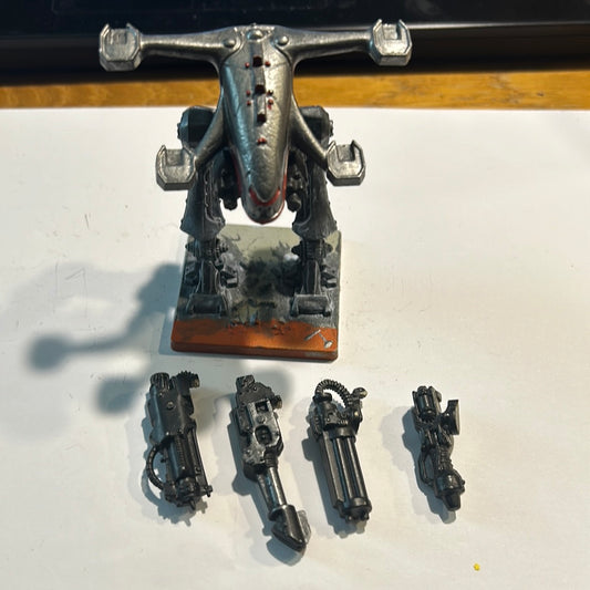 Warhammer 40k Space Crusade chaos Dreadnought with four guns (attachments are broken on all guns so will need gluing on) (missing the spare gun)