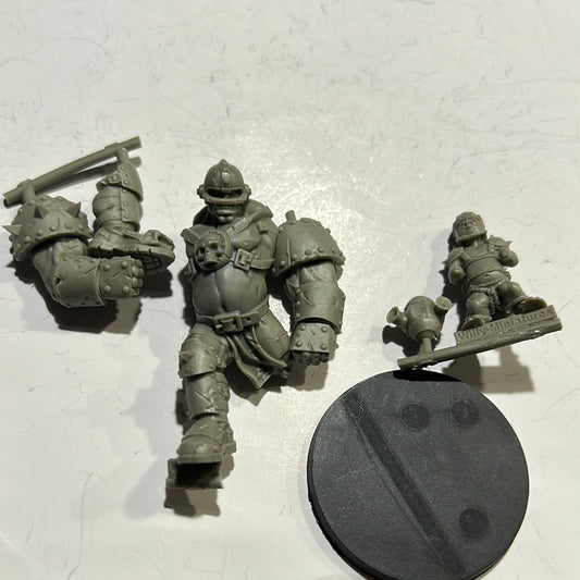 Bloodbowl Willy Miniatures star players Kick and Off (ogre and halfling star players)