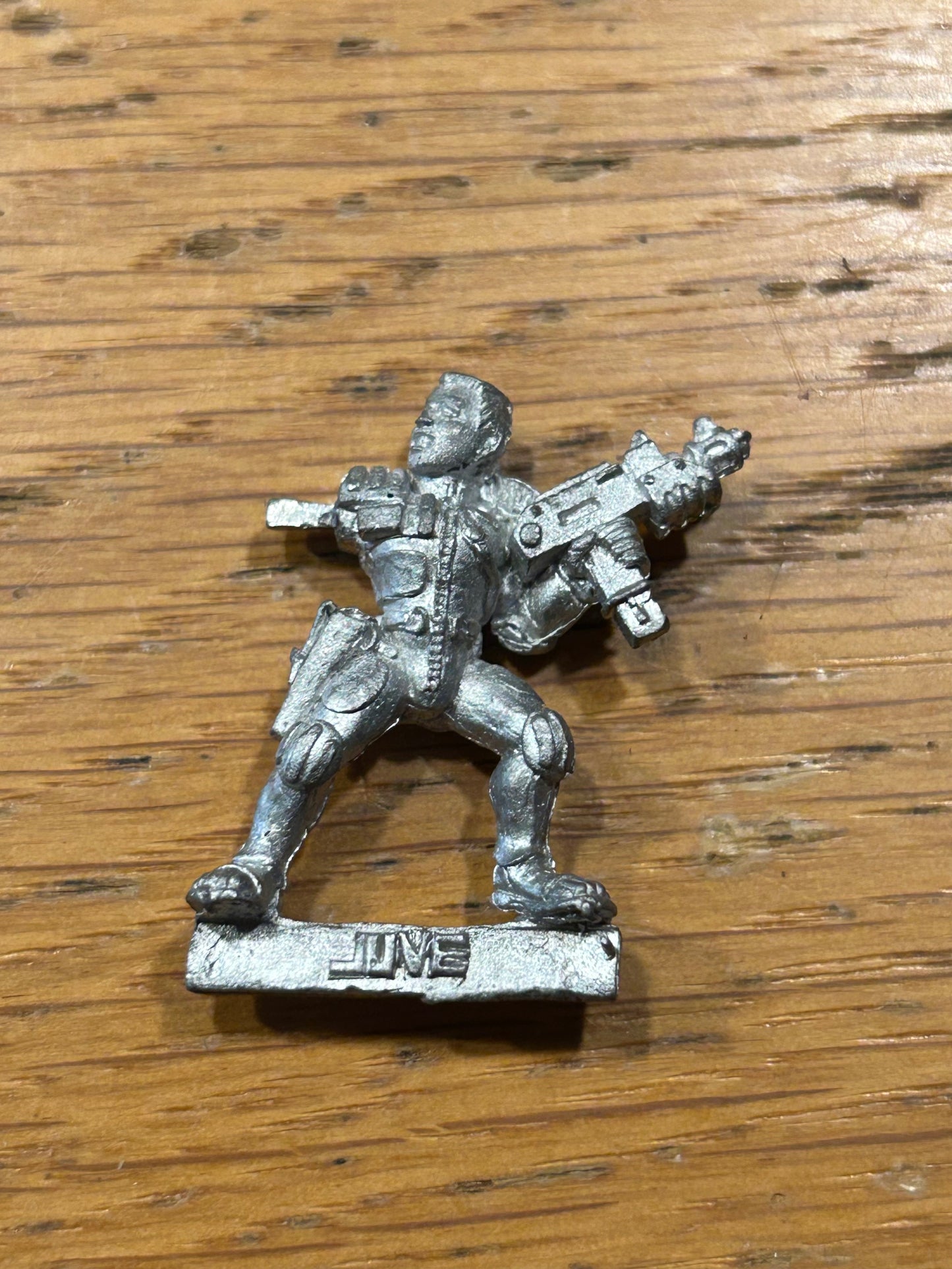 Necromunda van Saar Juve with missing arm