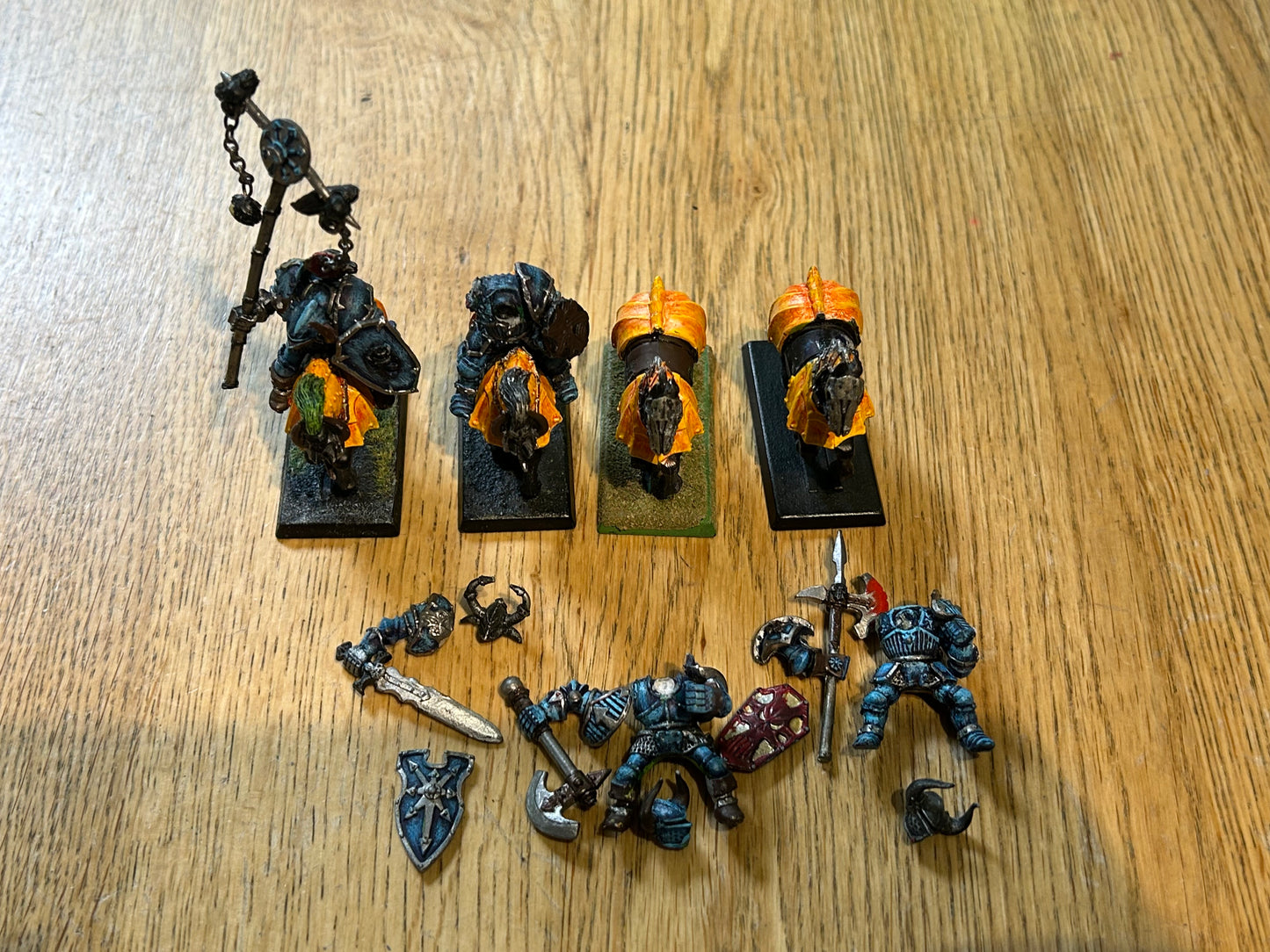 Warhammer fantasy chaos knights x4 (part plastic/part metal)