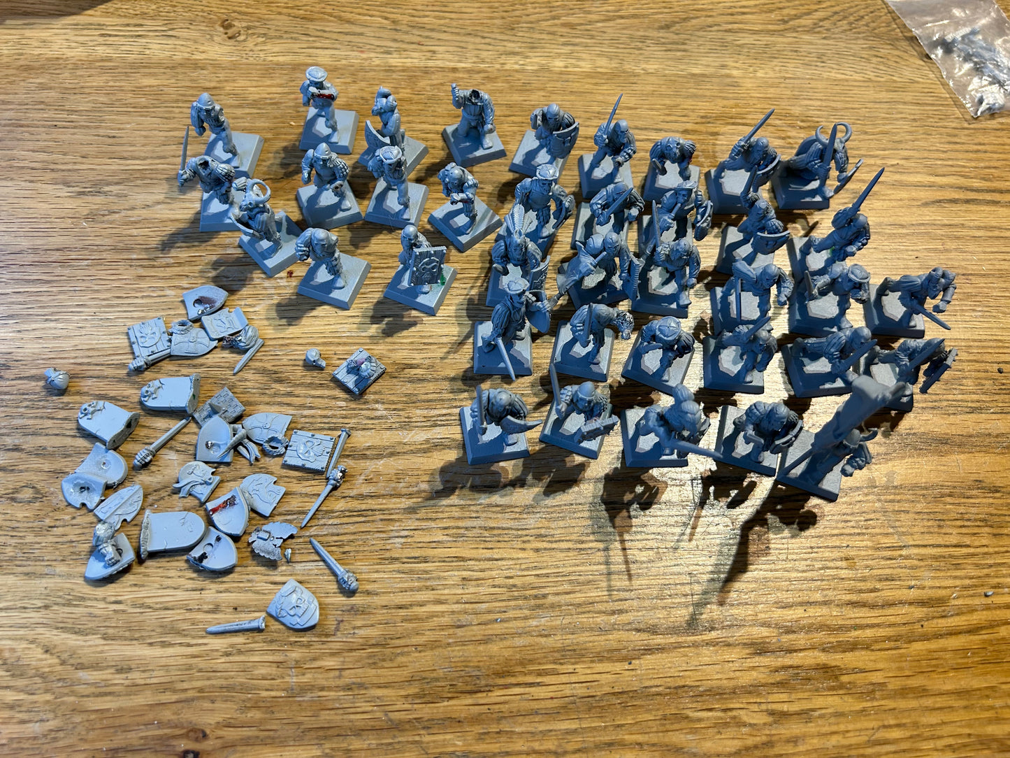 Warhammer fantasy empire zombies/skeletons regiment vampire counts (I think there’s 37, with some needing bits glued back on)