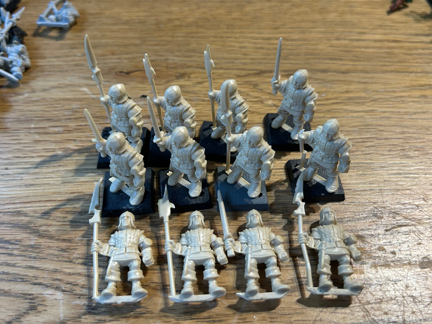 Advanced Heroquest Men-at-Arms x 12 A Warhammer (one has a broken halberd)