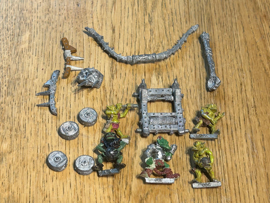 WARHAMMER FANTASY ORCS & GOBLINS GOBLINS WAR MACHINE CATAPULT MAN MANGLER