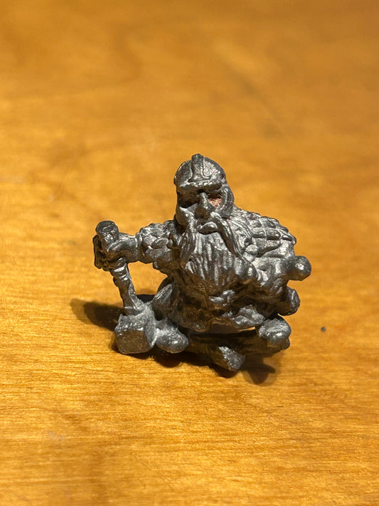 Warhammer Fantasy Norse Dwarf with hammer