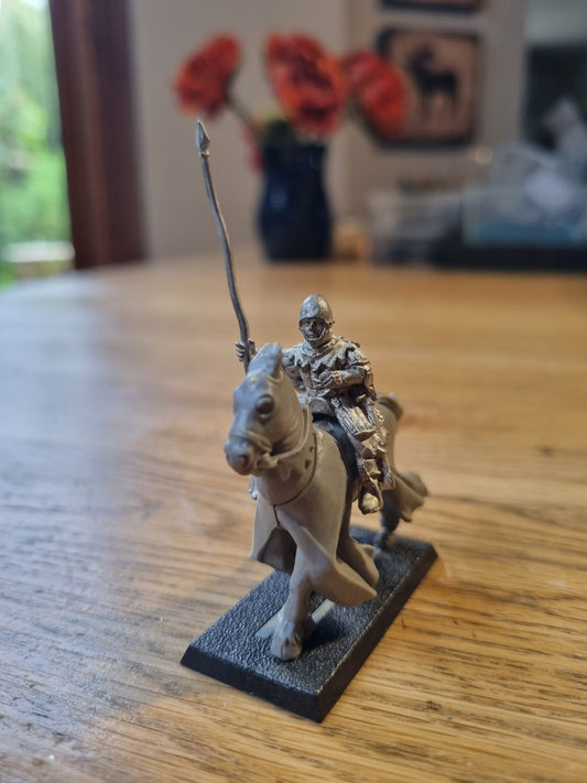 Warhammer fantasy old world bretonnian squire yeoman standard bearer
