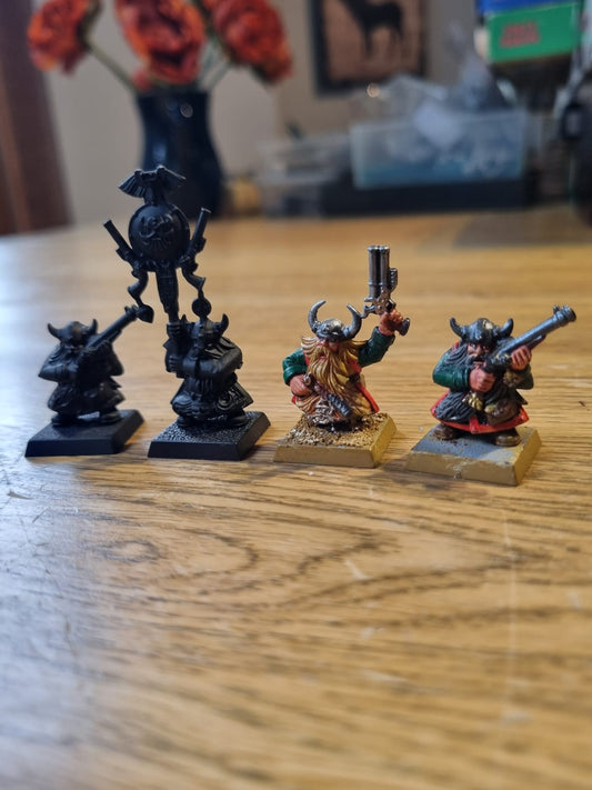 WHFB Dwarf Thunderers x 4 Battle for Skull Pass) - 2 standard, 1 champion and 1 standard bearer