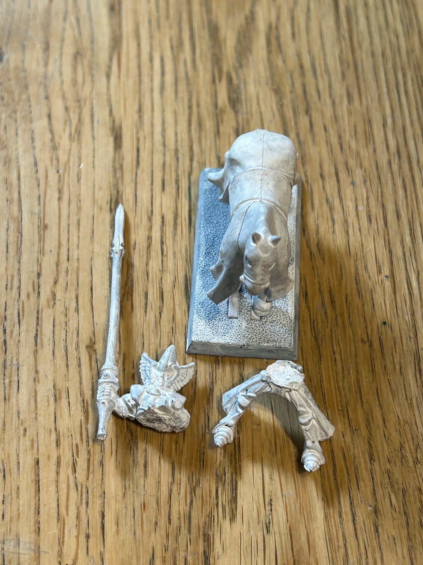 Warhammer Fantasy Old World High Elf silver helm on horse (no horse tail)