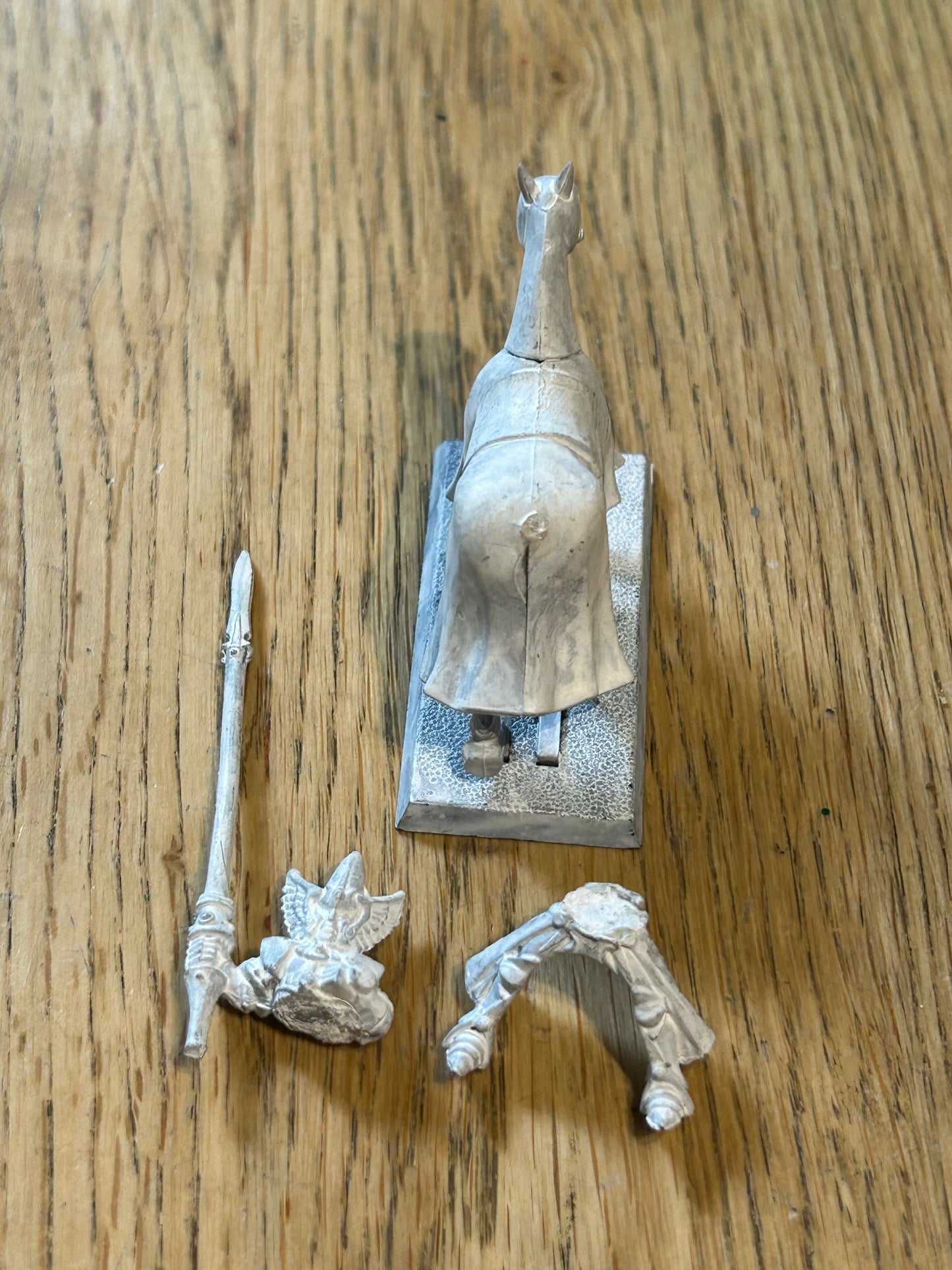Warhammer Fantasy Old World High Elf silver helm on horse (no horse tail)