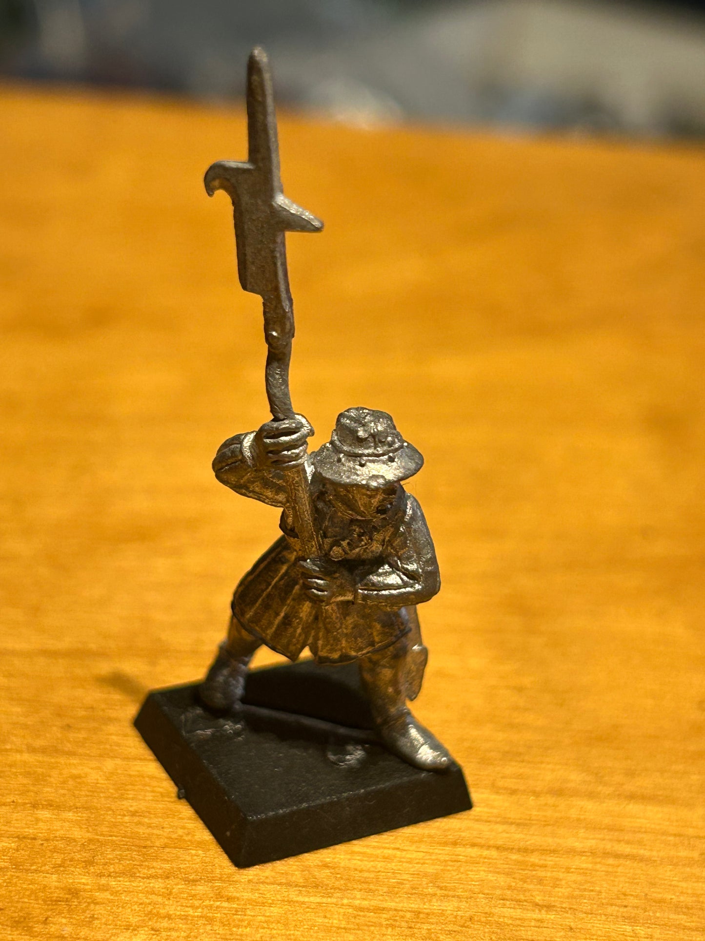 Bretonnian man at arms halberdier metal warhammer fantasy