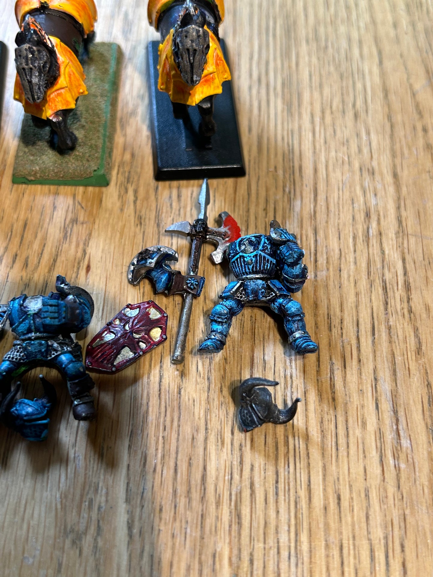Warhammer fantasy chaos knights x4 (part plastic/part metal)