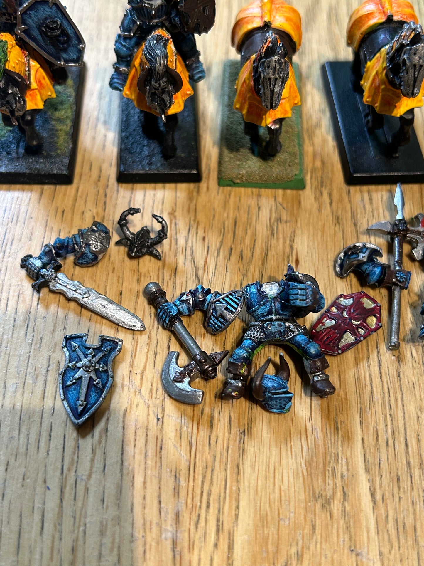 Warhammer fantasy chaos knights x4 (part plastic/part metal)