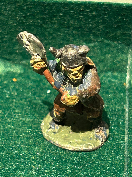 Citadel -  Preslotta - Warhammer fantasy  - C36  - Class Hobgoblin warrior with double handed axe - 1984